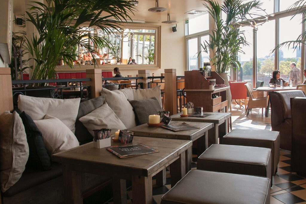 cafe bar celona saarbruecken cbc sb innen1